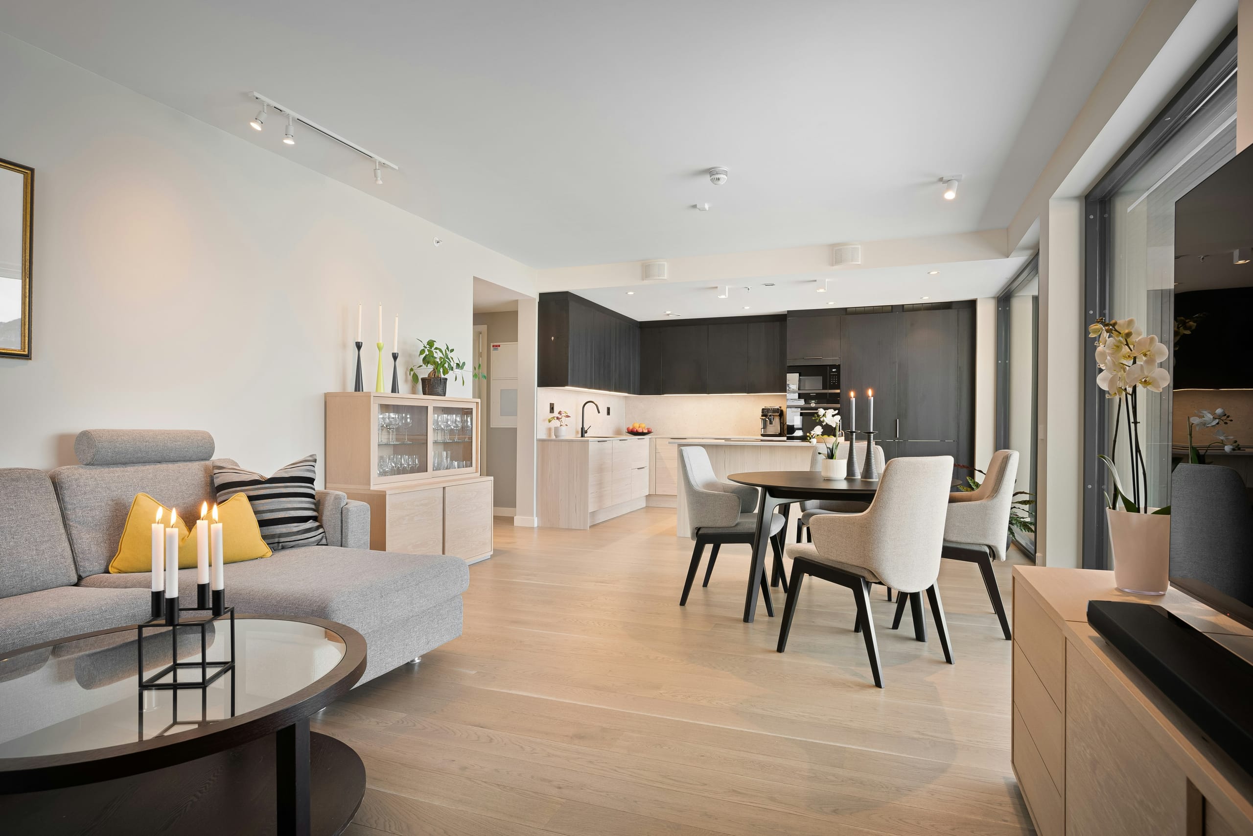 Salon moderne et lumineux